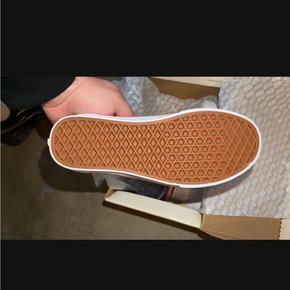 New! David Bowie Vans Old Skool White and Red Sneakers - Picture 4 of 6